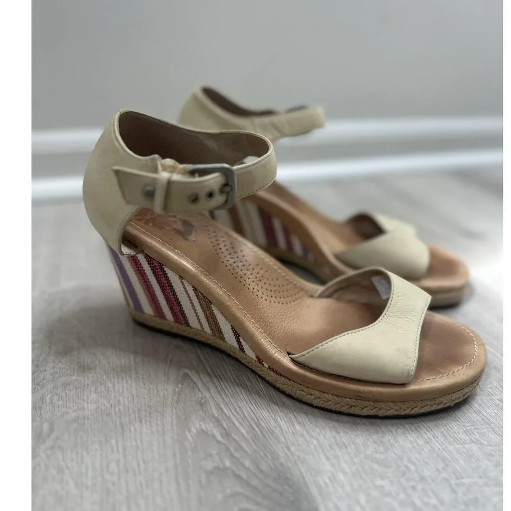 UGG Wedge Sandals Womens Size‎ 8 Beige Leather Ankle Strap Espadrille Stripe